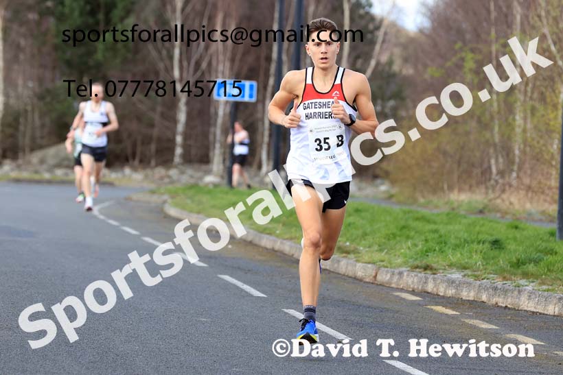 Senior mens 2024 Elswick Harriers Good Friday Relays, Newburn, Newcastle Upon Tyne  Photo: David T. Hewitson/Sports for All Pics